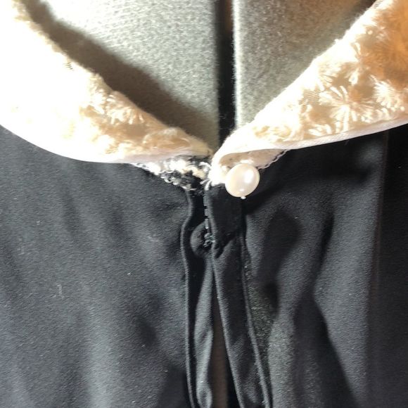 Mauve Brand Adorable High Neck w/ Lace Collar Black sz Med. hook and eye closure - Picture 7 of 13